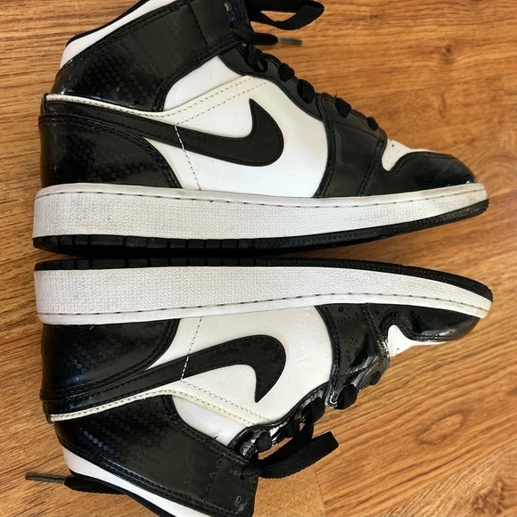 Nike Air Jordan 1 Mid SE All-Star Carbon Fiber GS 2021 DD2192-001. Size 5 Youth - Picture 14 of 14